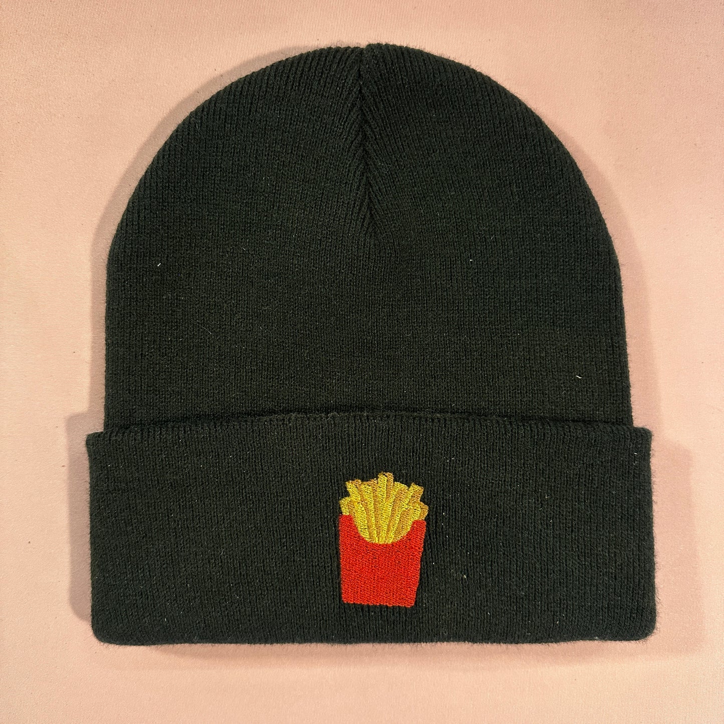 Beanie Mütze in Schwarz mit Stick „Pommes“