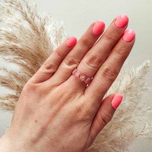 Blumenring aus Glasperlen mit rosa Margeriten