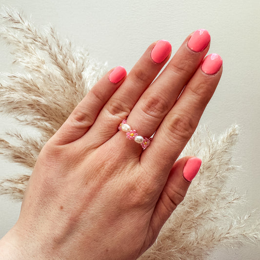 Blumenring mit Margeriten und Süßwasserperlen