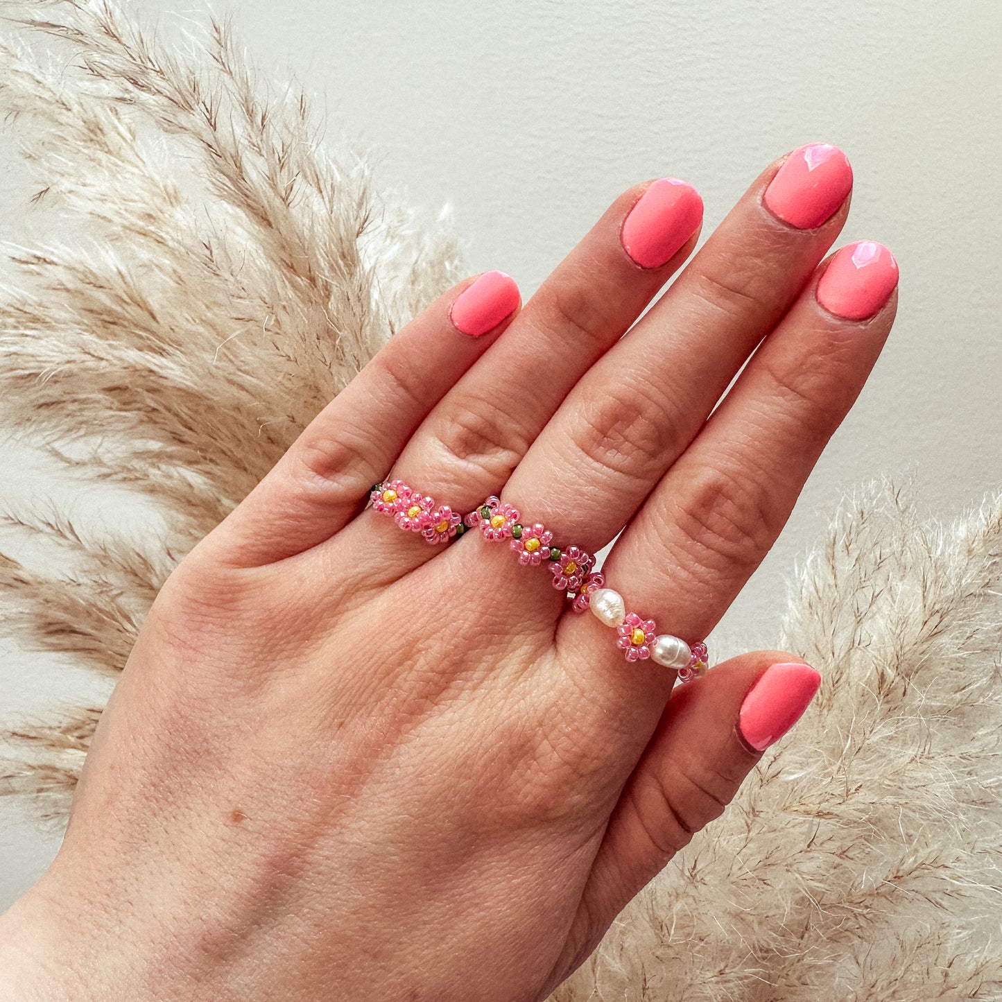 Blumenring "Maggie Pearl" mit Süßwasserperlen und Margeriten