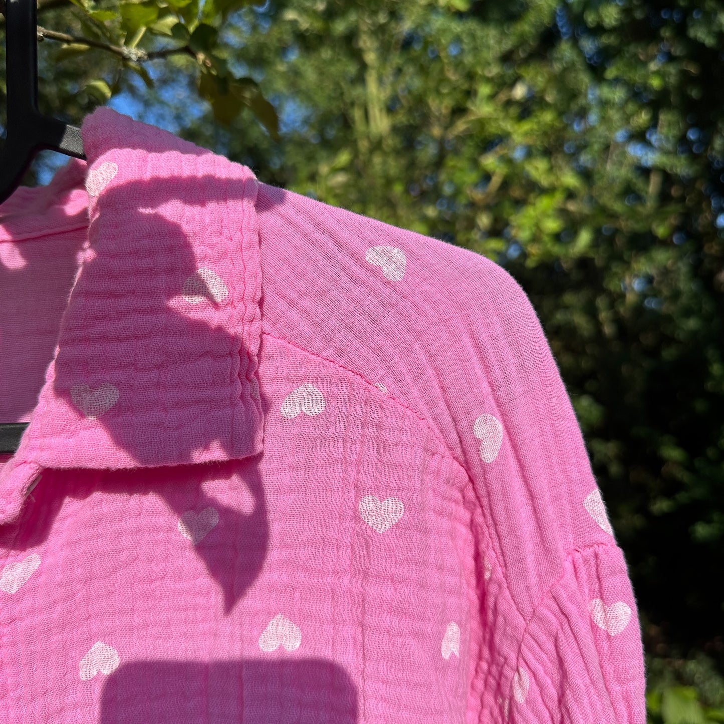 Oversize Musselinbluse "Nora" in Pink mit Herzen – One Size