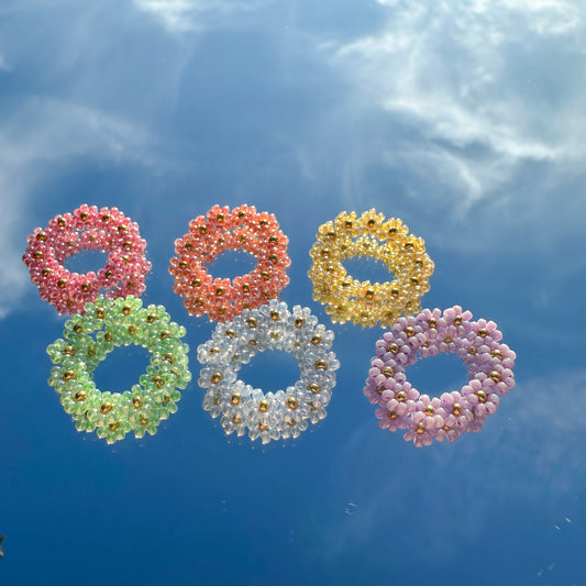 Blumenring "Lilly" aus Glasperlen in Buttergelb
