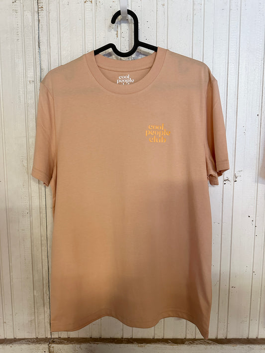 Unisex T-Shirt in Apricot mit Backprint „Holy Aperoli“