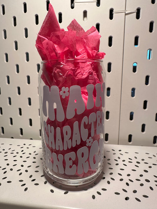 Can Glas mit Druck „Main character energy“