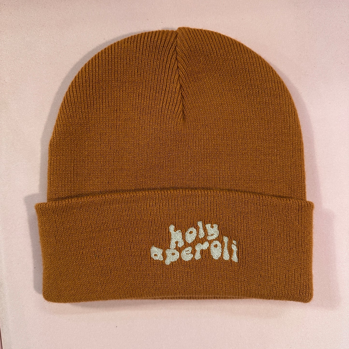 Beanie Mütze in Rostrot mit Stick „Holy Aperoli“