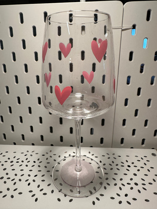 Weinglas mit Druck „rosa Herzen“
