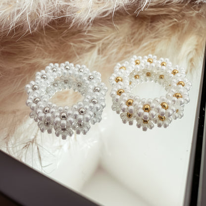 Blumenring "Fiona" aus weißen Glasperlen