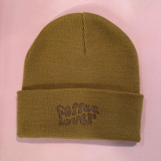 Beanie Mütze in Braun mit Stick „Coffee Lover“