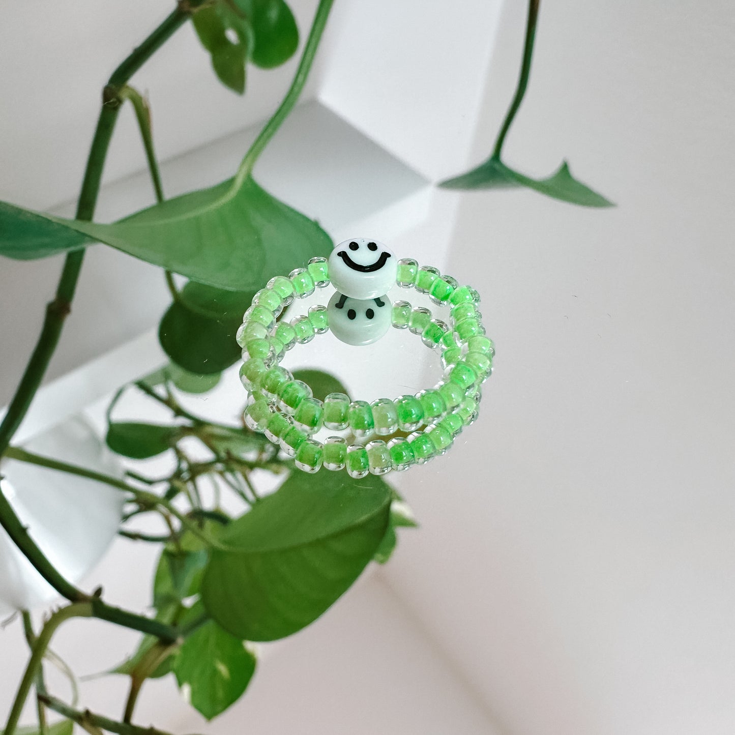 Perlenring "Riley" aus bunten Glasperlen