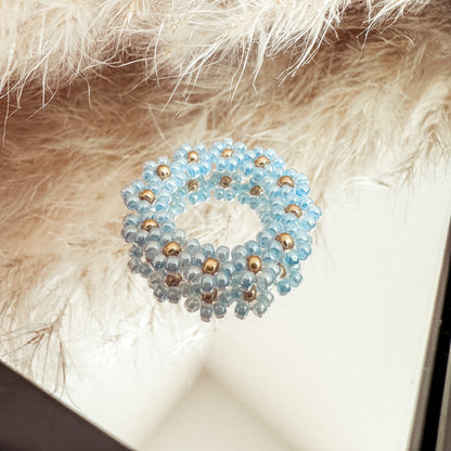 Blumenring "Lilly" aus Glasperlen in Hellblau