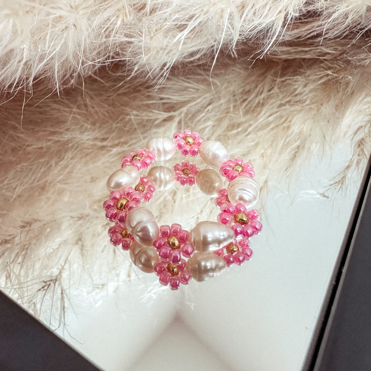 Blumenring aus Glasperlen ROSE PEARL