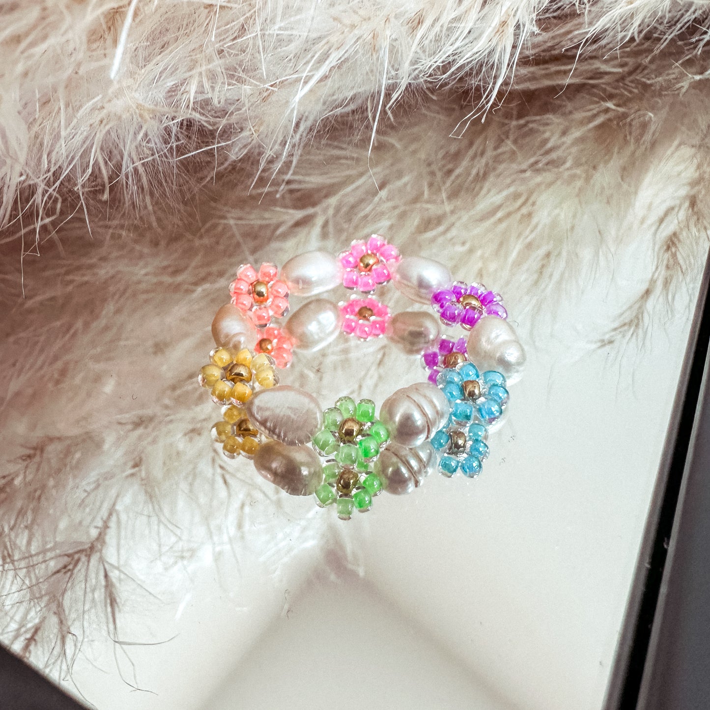 Blumenring aus Glasperlen RAINBOW PEARL