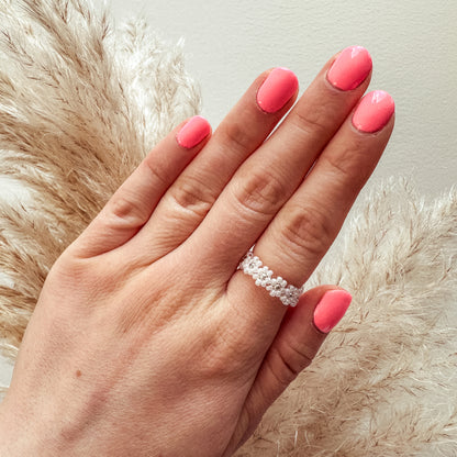 Blumenring "Fiona" aus weißen Glasperlen