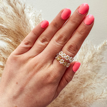 Blumenring "Lilly" aus Glasperlen in Weiß-Gold