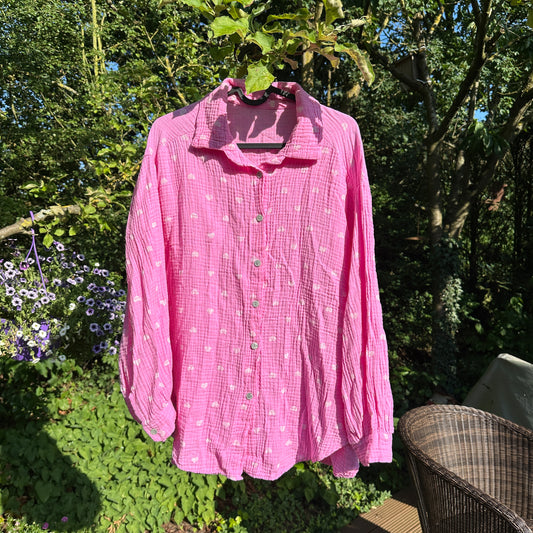 Oversize Musselinbluse "Nora" in Pink mit Herzen – One Size
