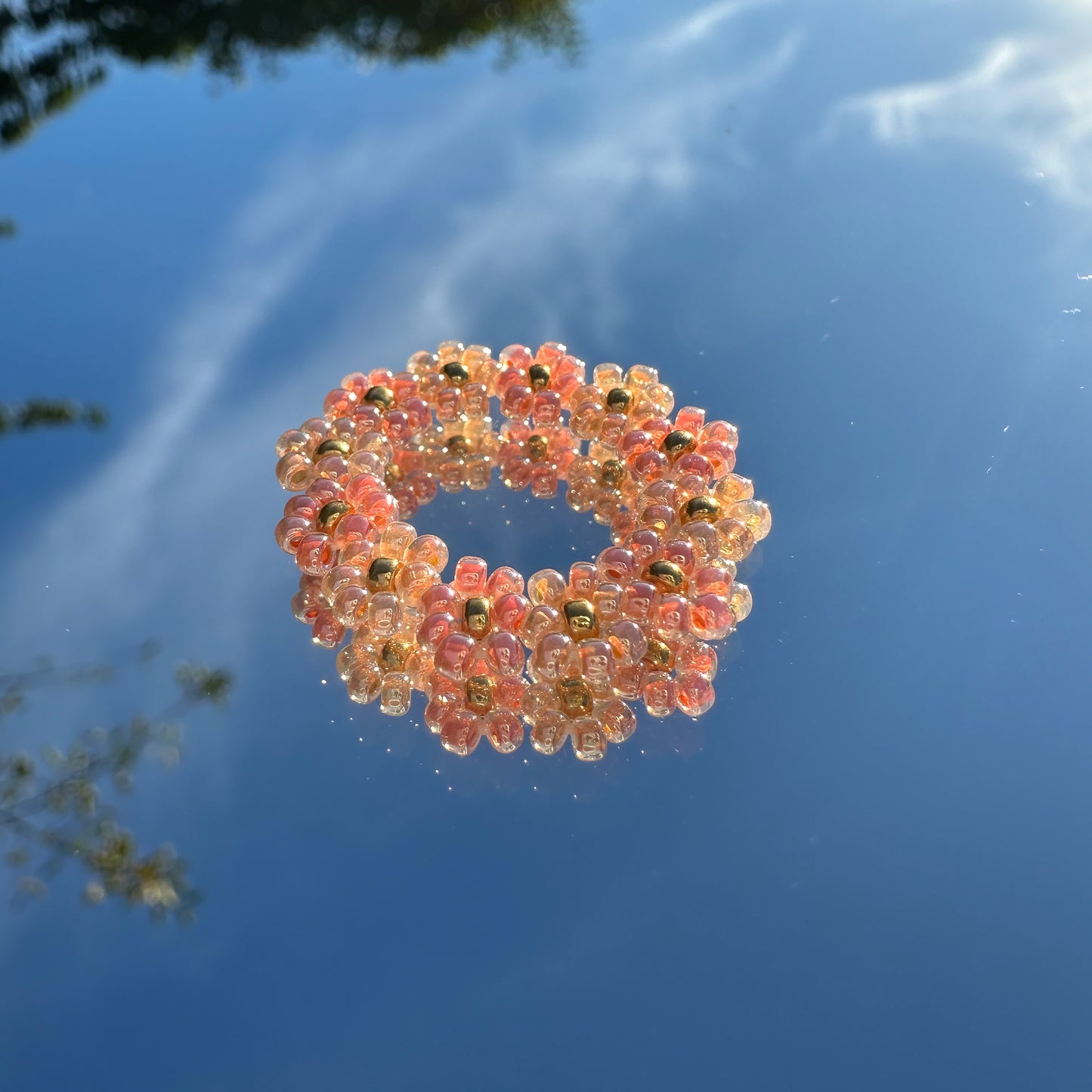 Blumenring "Lynn" aus Glasperlen in Apricot