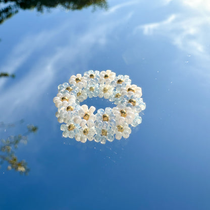 Blumenring "Linnea" aus bunten und weißen Glasperlen