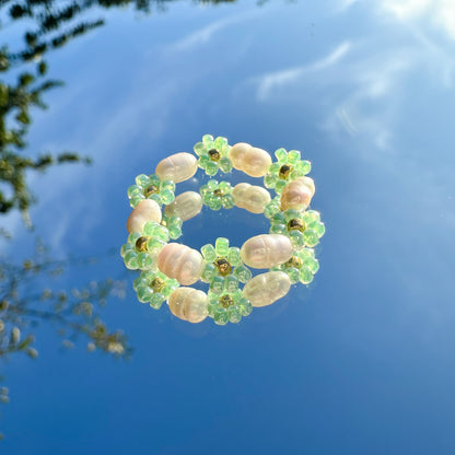 Blumenring "Flora" aus Glasperlen und Süßwasserperlen in Mintgrün