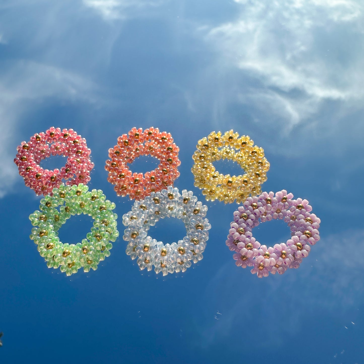 Blumenring "Lilly" aus Glasperlen in Apricot