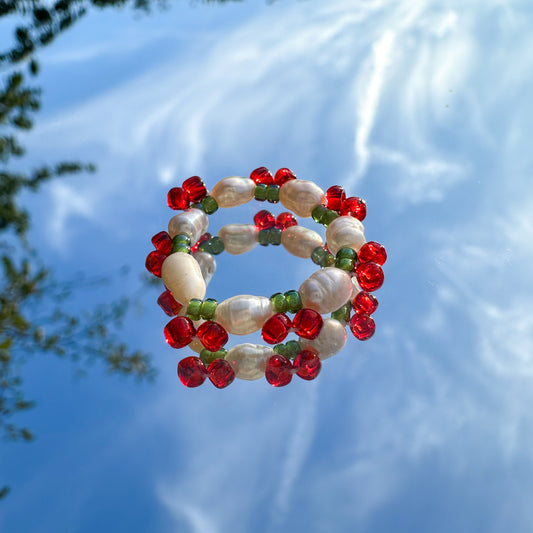 Blumenring "Cherry Pearl" mit Süßwasserperlen und Kirschen