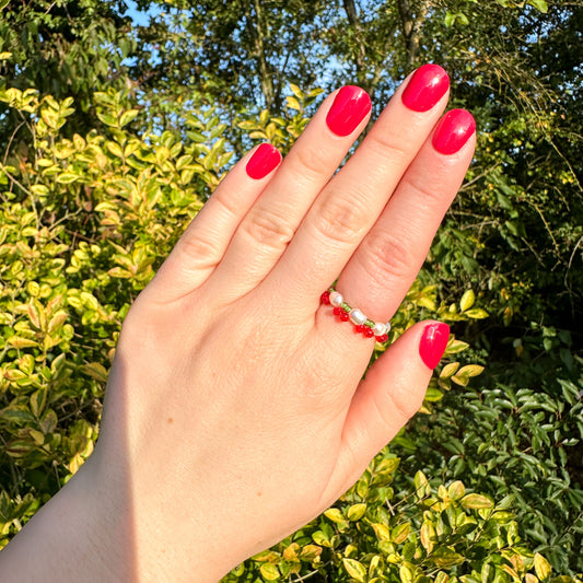 Blumenring "Cherry Pearl" mit Süßwasserperlen und Kirschen