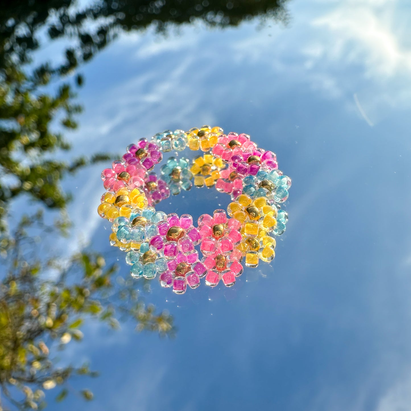 Blumenring "Milly" aus Glasperlen in Pink, Lila, Blau und Gelb