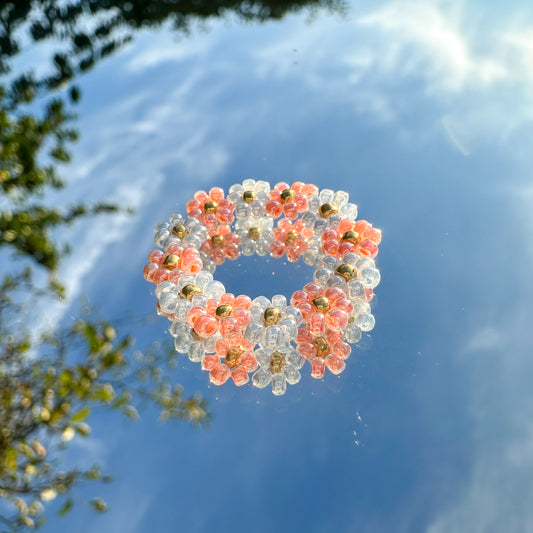 Blumenring "Rosy" aus Glasperlen in Apricot und Hellblau