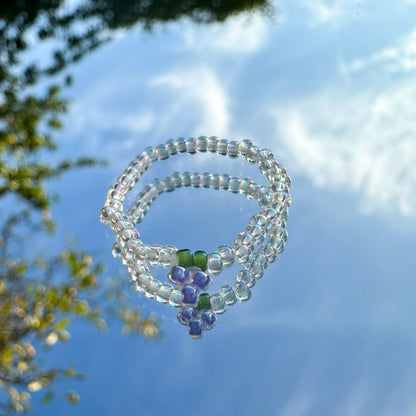 Perlenring "Emily" aus transparenten Glasperlen mit Heidelbeeren