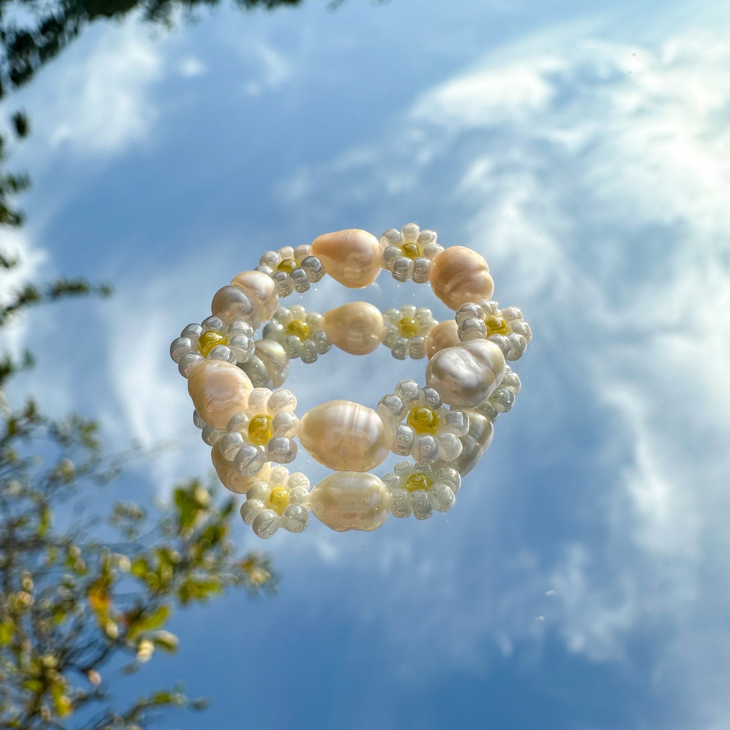 Blumenring "Daisy Pearl" mit Süßwasserperlen und Gänseblümchen