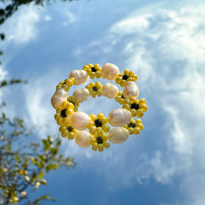 Blumenring "Sunny Pearl" mit Süßwasserperlen und Sonnenblumen