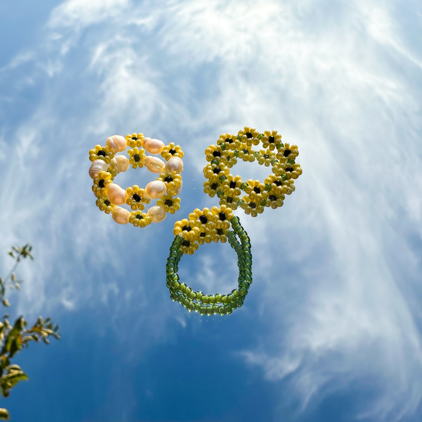 Blumenring "Sunny Pearl" mit Sonnenblumen und Süßwasserperlen