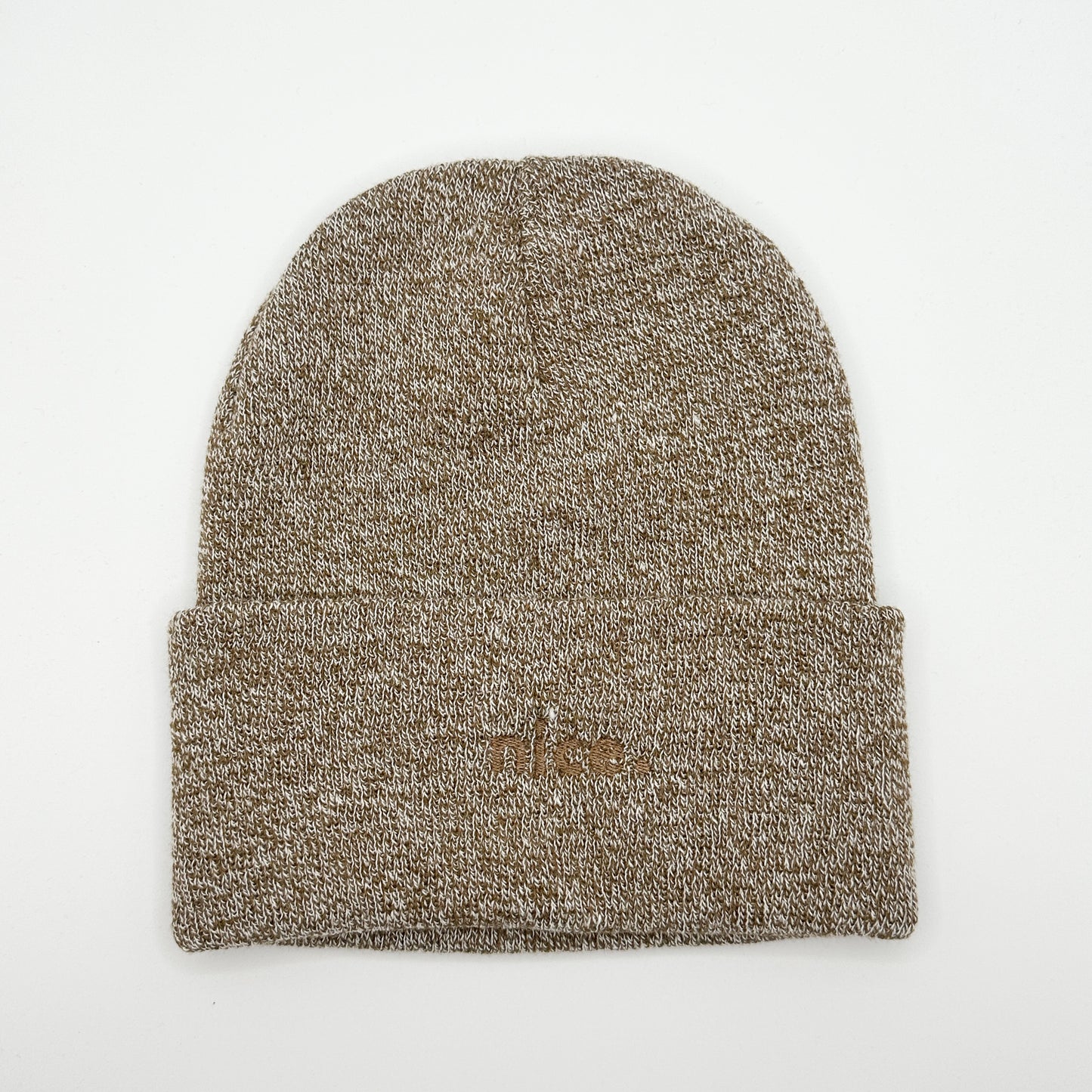 Beanie Mütze in Braun mit Stick „nice.“