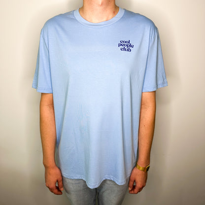 Unisex T-Shirt in Blau mit Backprint „Good things are coming“