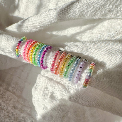 Earcuff "Jula" aus Edelstahl und Glasperlen als Regenbogen