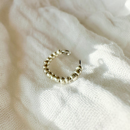Earcuff "Frieda" aus Edelstahl und Glasperlen in Silber