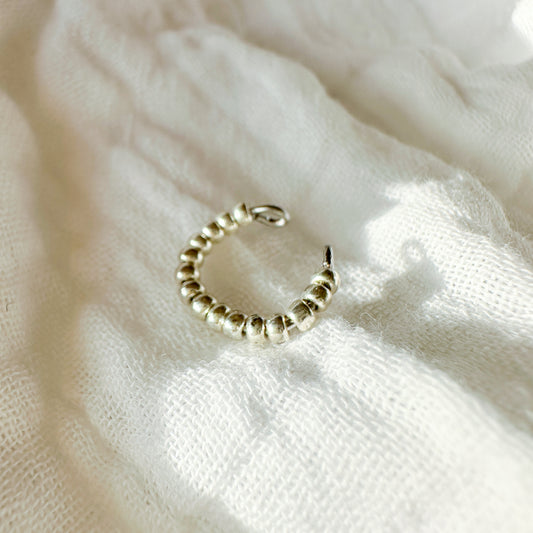 Earcuff "Frieda" aus Edelstahl und Glasperlen in Silber