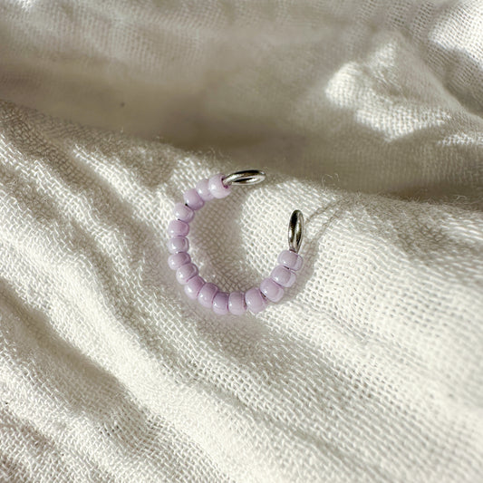 Earcuff "Greta" aus Edelstahl und Glasperlen in Flieder