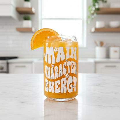 Can Glas mit Druck „Main Character Energy“