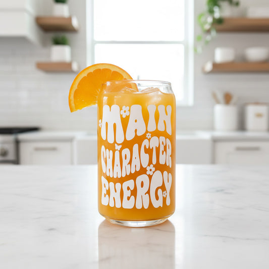 Can Glas mit Druck „Main Character Energy“