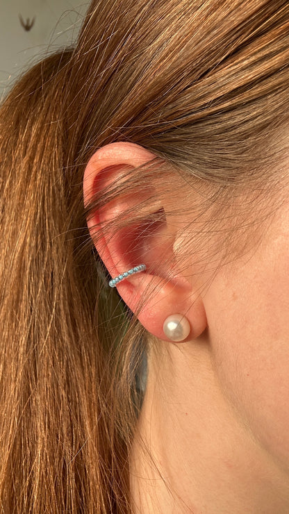 Earcuff "Jula" aus Edelstahl und Glasperlen in Blau