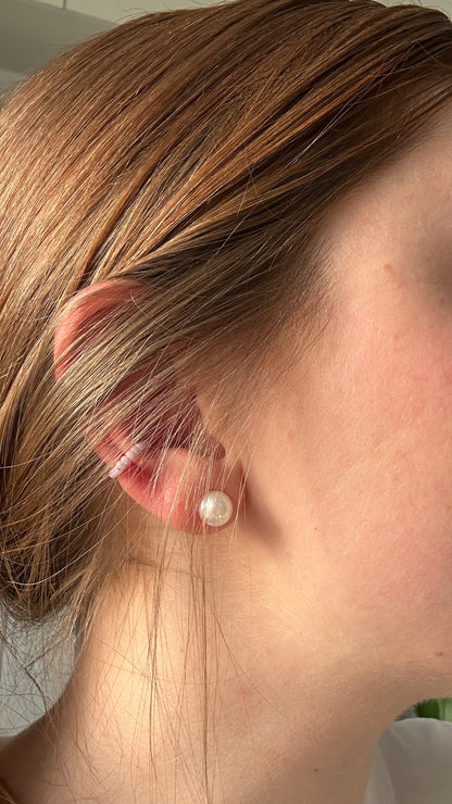 Earcuff "Greta" aus Edelstahl und Glasperlen in Flieder