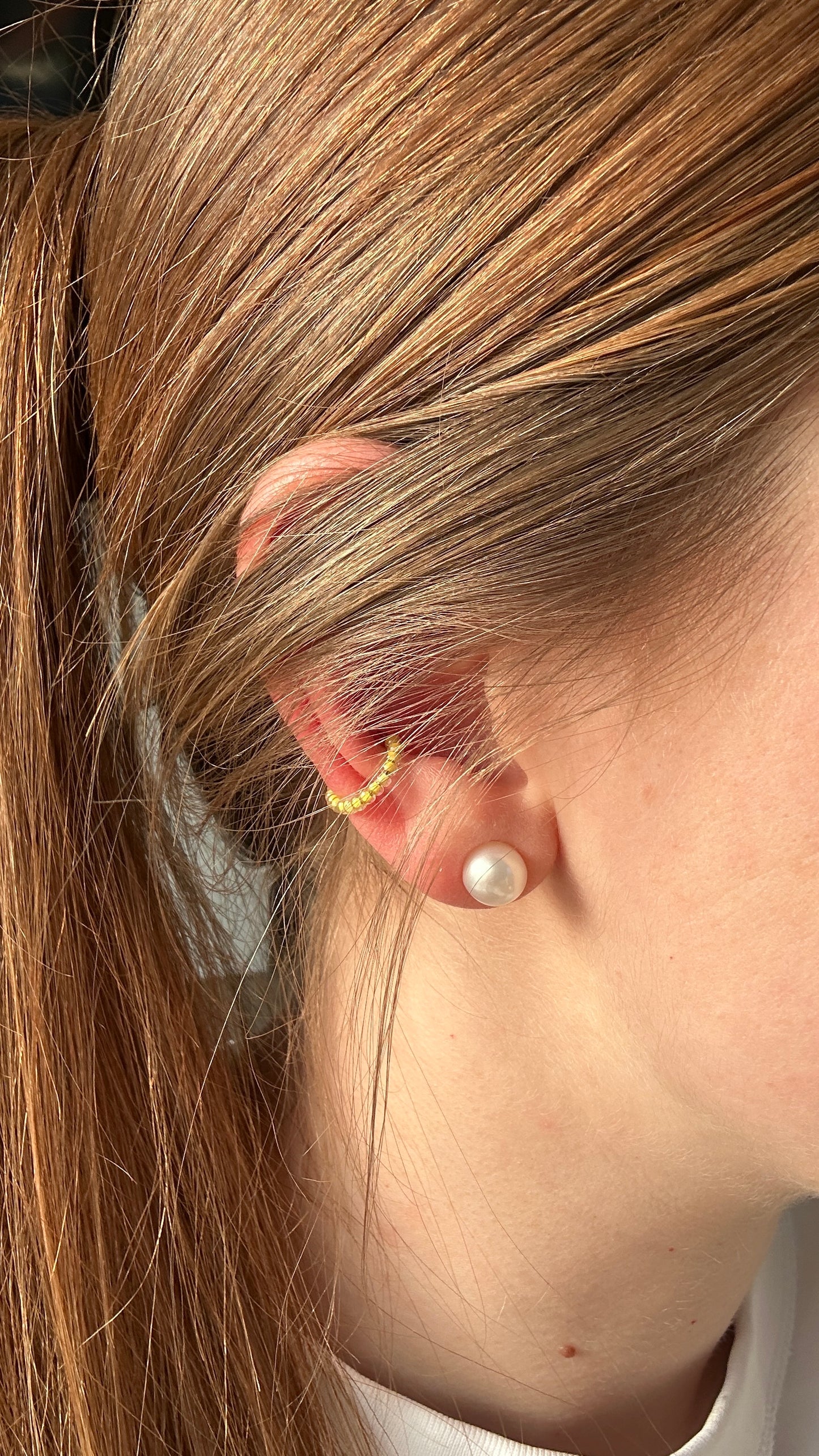 Earcuff "Jula" aus Edelstahl und Glasperlen in Gelb