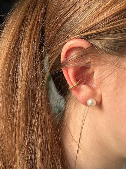 Earcuff "Frieda" aus Edelstahl und Glasperlen in Gold