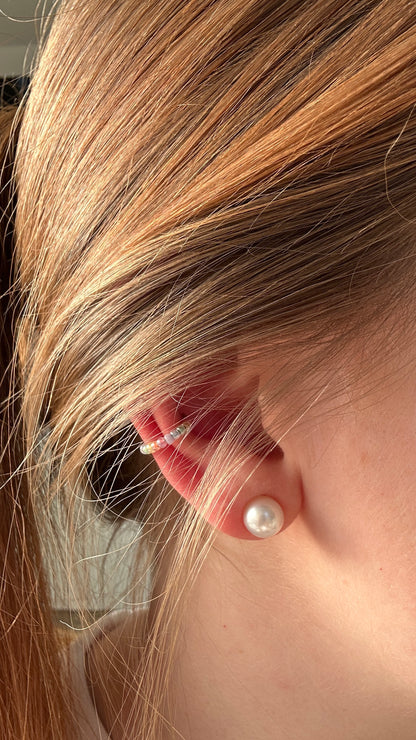 Earcuff "Greta" aus Edelstahl und Glasperlen als Pastell-Regenbogen