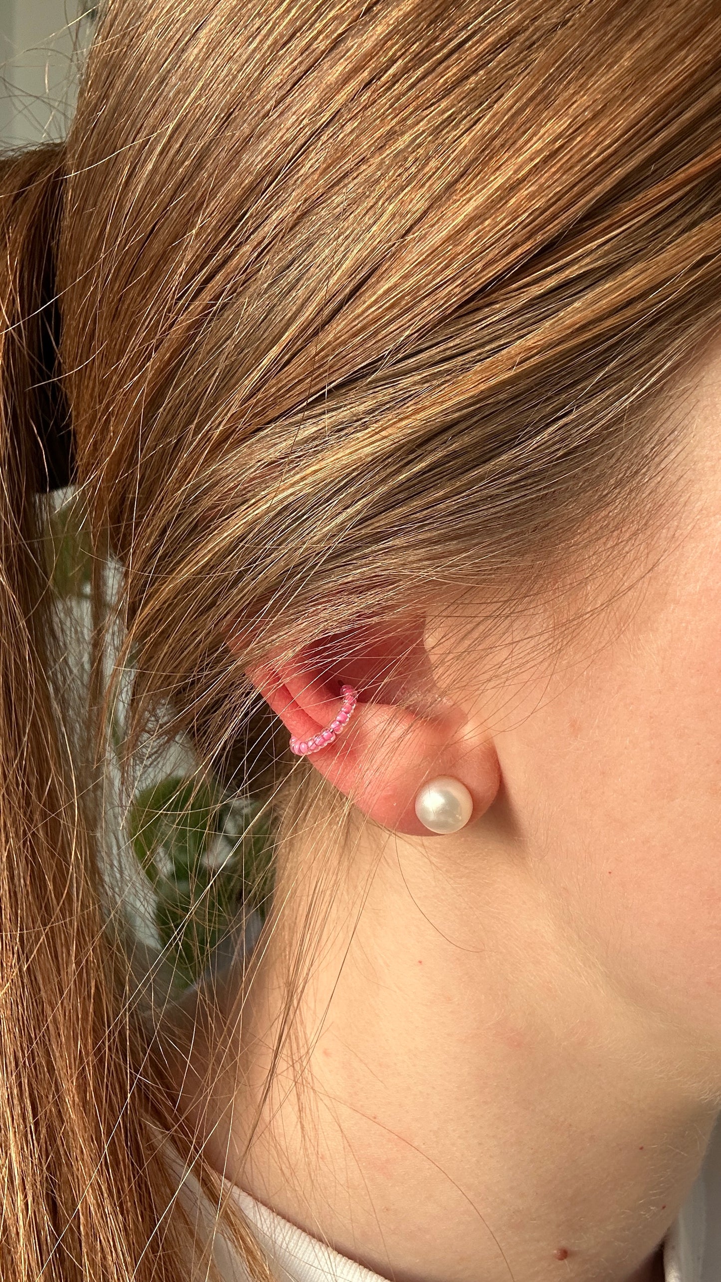 Earcuff "Jula" aus Edelstahl und Glasperlen in Pink