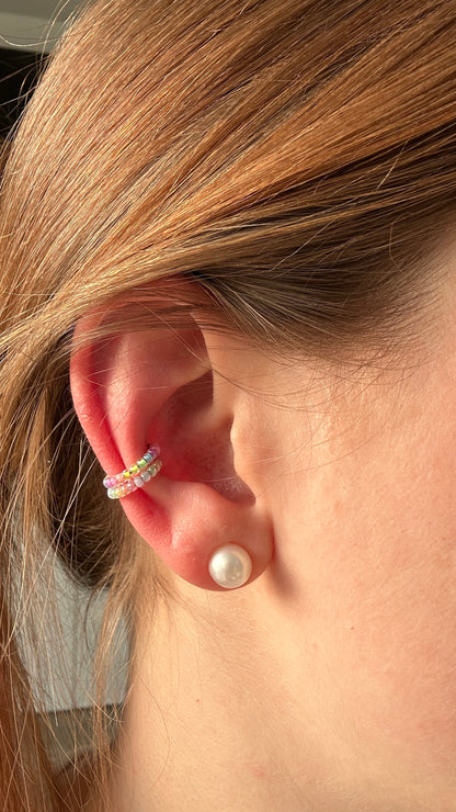 Earcuff "Jula" aus Edelstahl und Glasperlen als Regenbogen