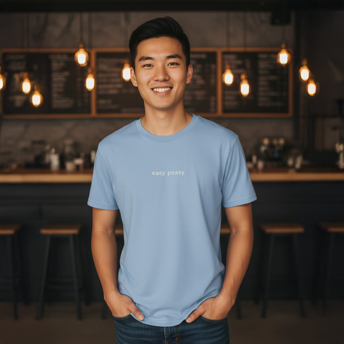 Unisex T-Shirt in Blau mit Stick „Easy peasy“