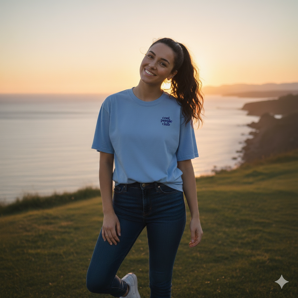 Unisex T-Shirt in Blau mit Backprint „Good things are coming“