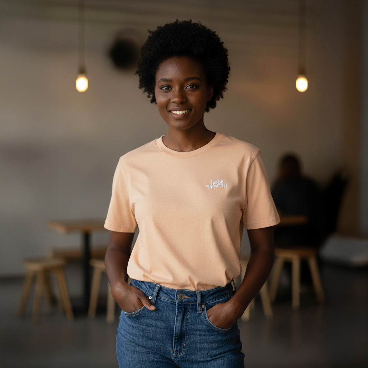 Unisex T-Shirt in Apricot mit Stick „Holy Aperoli“